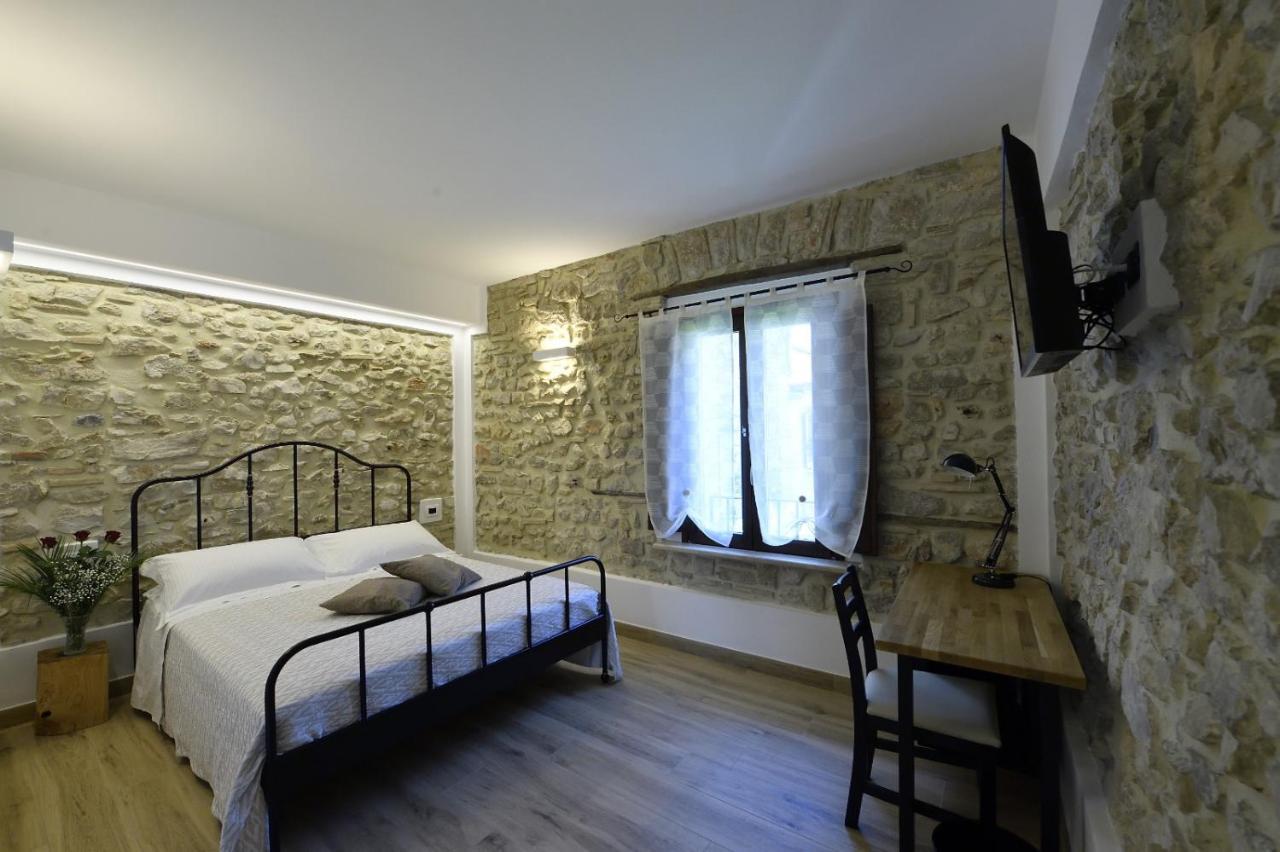 Le Benedettine Affittacamere Relais ฟอนดี ภายนอก รูปภาพ