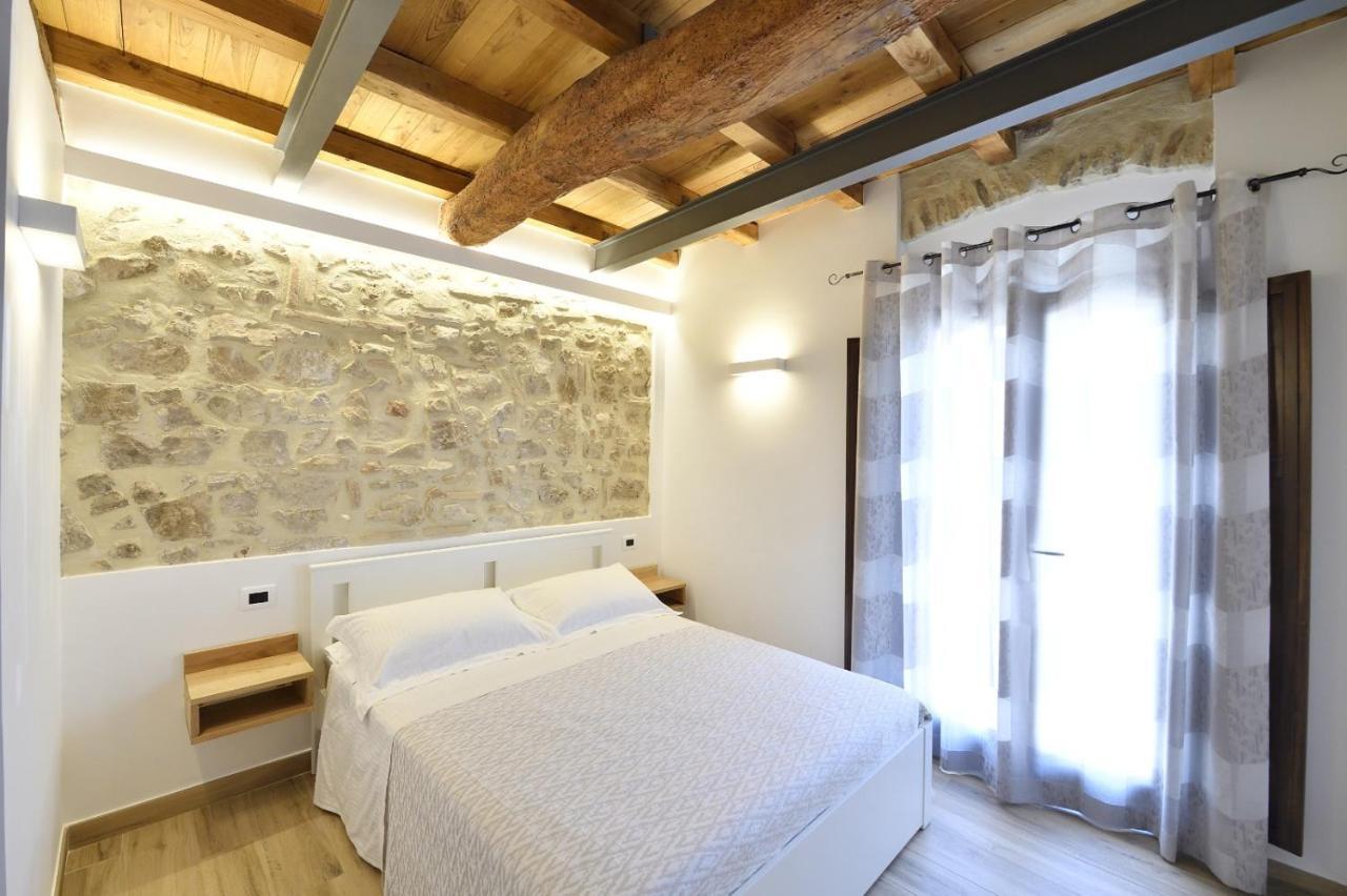 Le Benedettine Affittacamere Relais ฟอนดี ภายนอก รูปภาพ