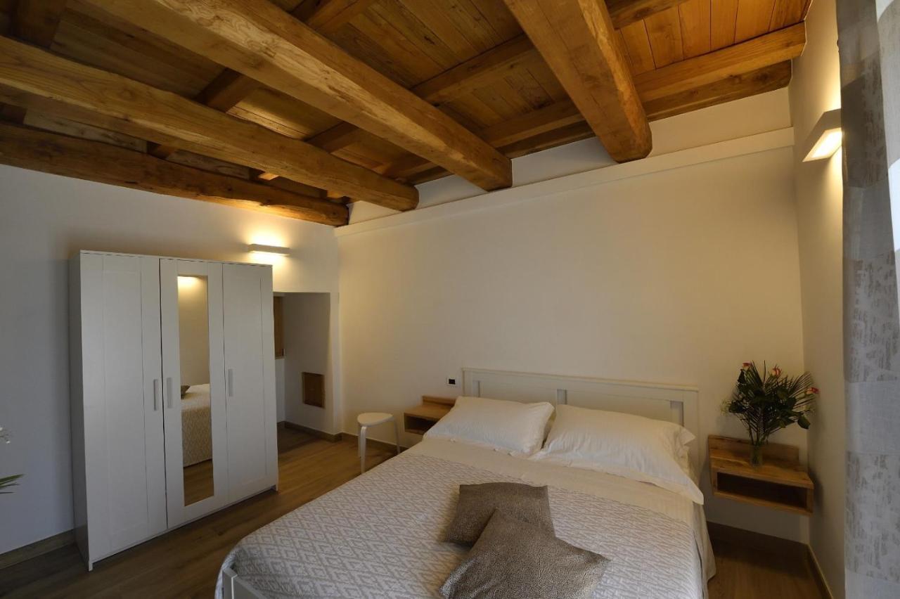 Le Benedettine Affittacamere Relais ฟอนดี ภายนอก รูปภาพ