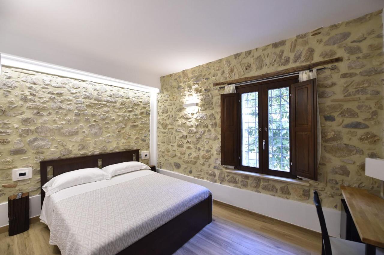 Le Benedettine Affittacamere Relais ฟอนดี ภายนอก รูปภาพ